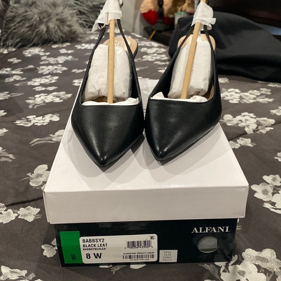 Women shoes - Picture 1 of 4